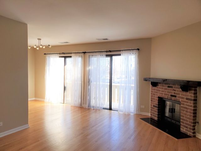 733 Plum Tree Court C2, Wheeling, IL 60090