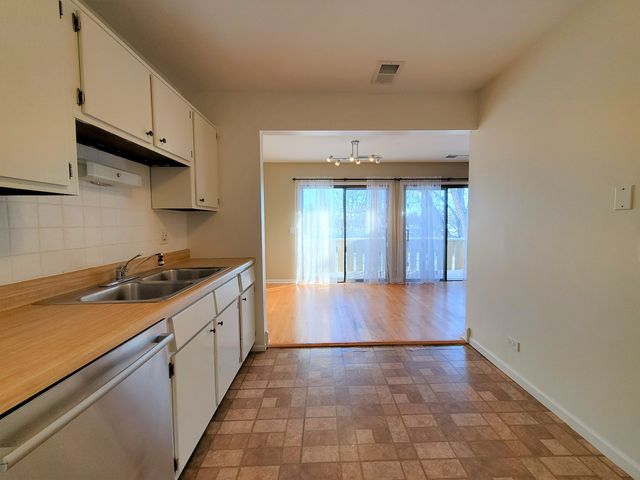 733 Plum Tree Court C2, Wheeling, IL 60090