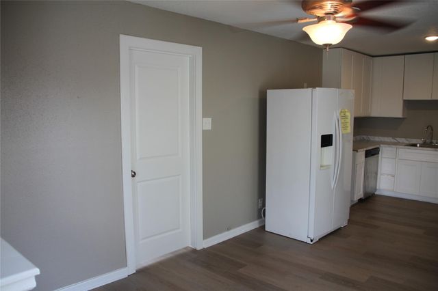 5400 E Sheldon Street B, Houston, TX 77008