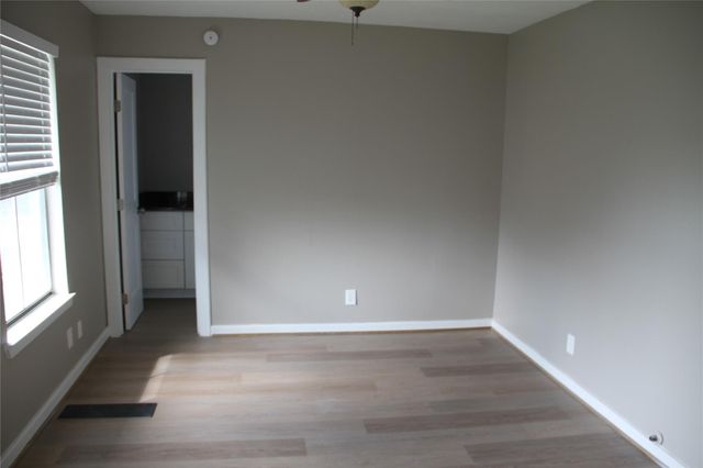 5400 E Sheldon Street B, Houston, TX 77008