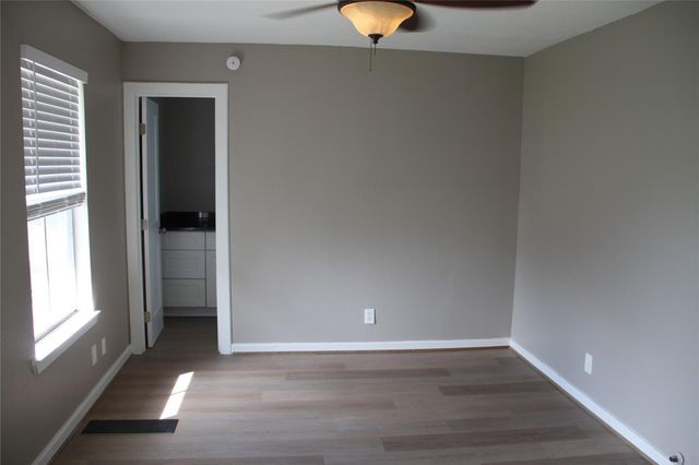 5400 E Sheldon Street B, Houston, TX 77008