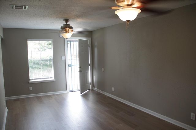 5400 E Sheldon Street B, Houston, TX 77008