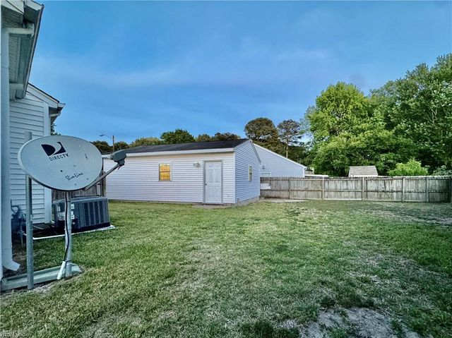 822 Estelle CT, Newport News, VA 23608