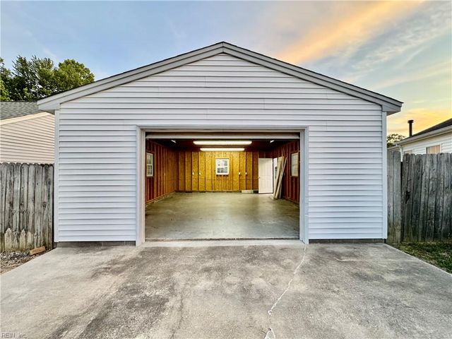 822 Estelle CT, Newport News, VA 23608