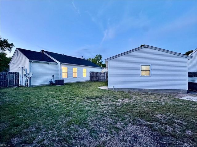 822 Estelle CT, Newport News, VA 23608