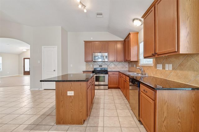 2507 Cypress Springs Court, Pearland, TX 77584