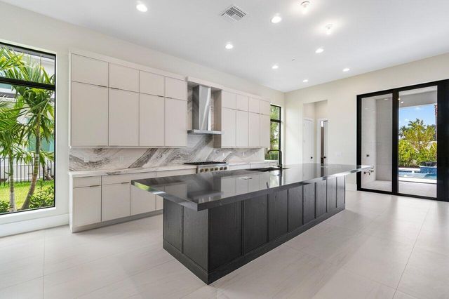 9148 CORAL ISLES Circle {Lot 13}, Palm Beach Gardens, FL 33412