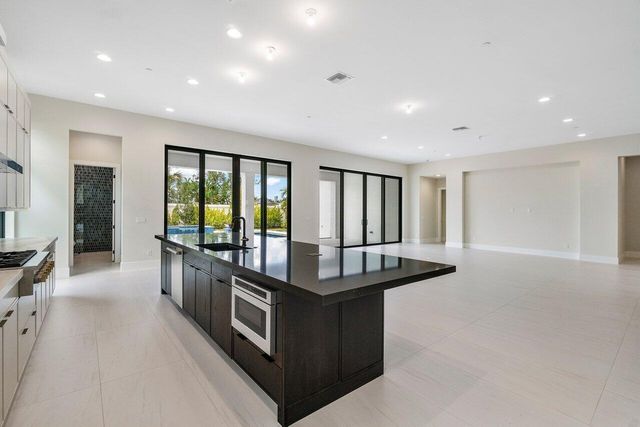 9148 CORAL ISLES Circle {Lot 13}, Palm Beach Gardens, FL 33412