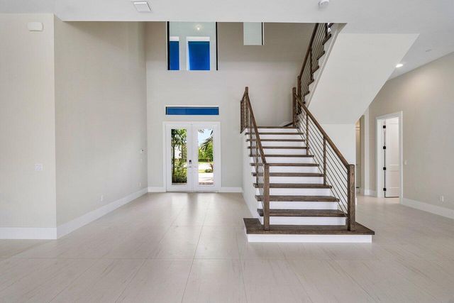 9148 CORAL ISLES Circle {Lot 13}, Palm Beach Gardens, FL 33412
