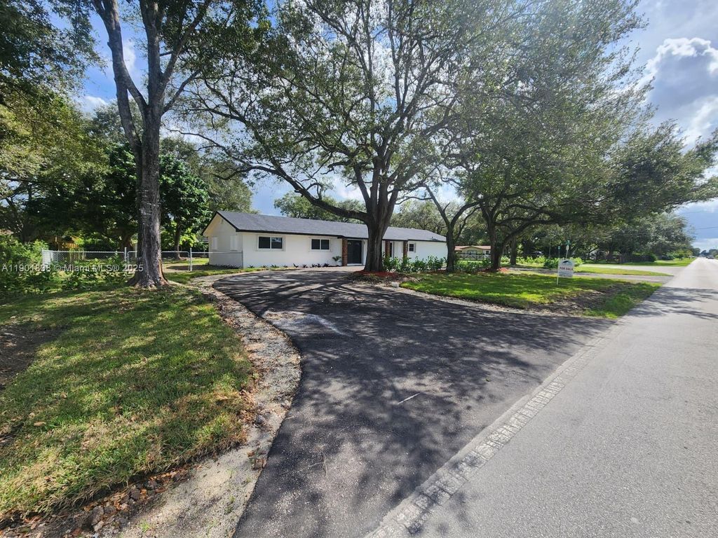 19621 SW 308th St, Homestead, FL 33030