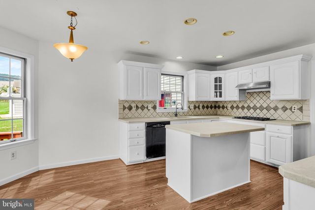 2292 FOREST LN, Harrisburg, PA 17112
