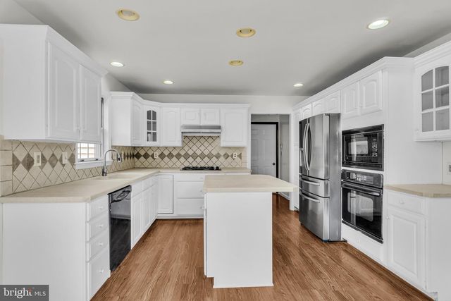 2292 FOREST LN, Harrisburg, PA 17112