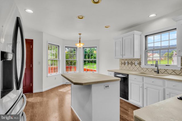 2292 FOREST LN, Harrisburg, PA 17112
