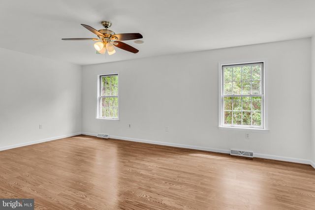 2292 FOREST LN, Harrisburg, PA 17112