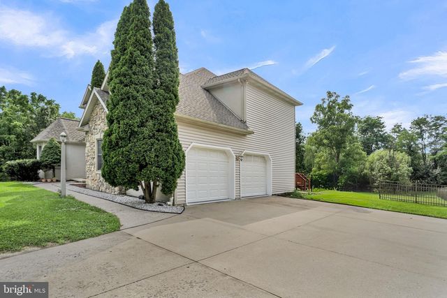 2292 FOREST LN, Harrisburg, PA 17112