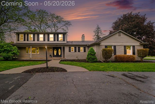 2808 Donegal Drive, Troy, MI 48098