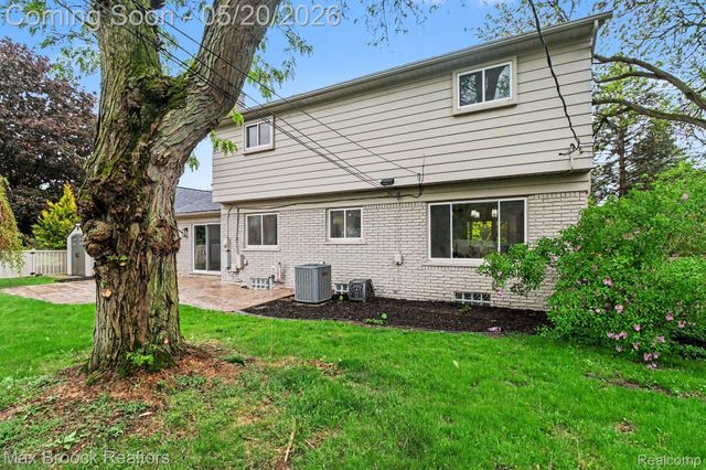 2808 Donegal Drive, Troy, MI 48098