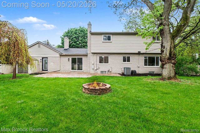 2808 Donegal Drive, Troy, MI 48098