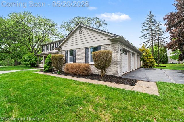 2808 Donegal Drive, Troy, MI 48098