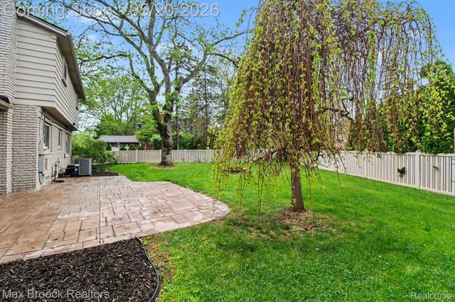 2808 Donegal Drive, Troy, MI 48098