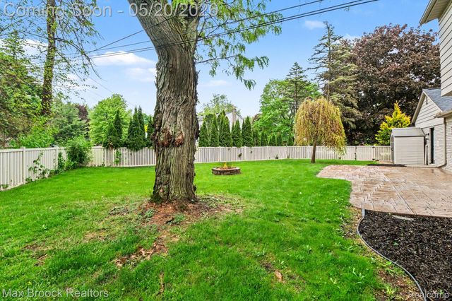 2808 Donegal Drive, Troy, MI 48098