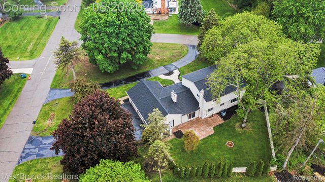 2808 Donegal Drive, Troy, MI 48098