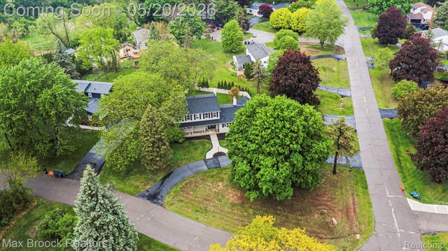 2808 Donegal Drive, Troy, MI 48098