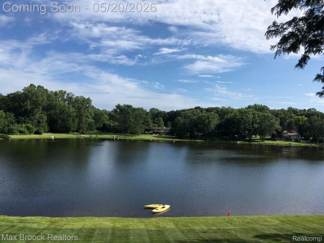 2808 Donegal Drive, Troy, MI 48098