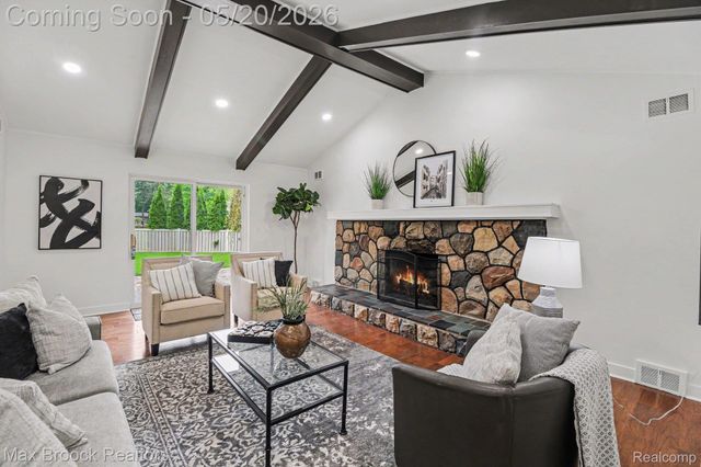 2808 Donegal Drive, Troy, MI 48098