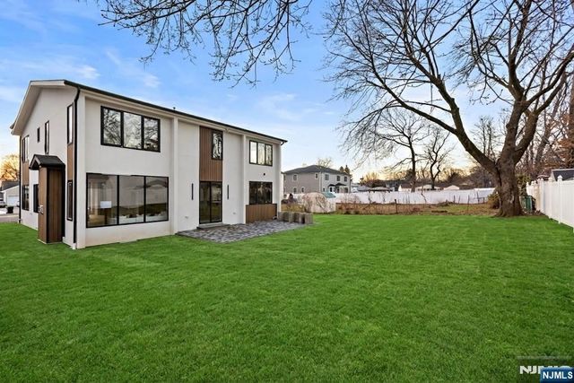 210 Hillcrest Drive, Paramus, NJ 07652