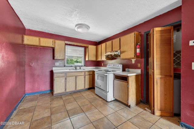 1290 9th St Apt 208, Daytona Beach, FL 32117