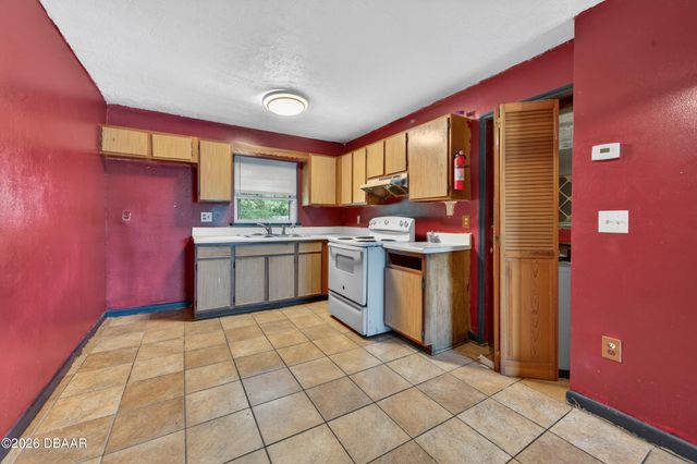 1290 9th St Apt 208, Daytona Beach, FL 32117