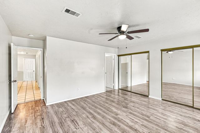 10027 Glenkirk Drive, Houston, TX 77089