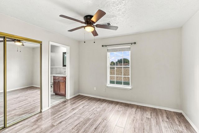 10027 Glenkirk Drive, Houston, TX 77089
