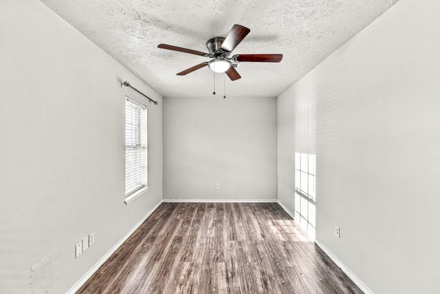 10027 Glenkirk Drive, Houston, TX 77089