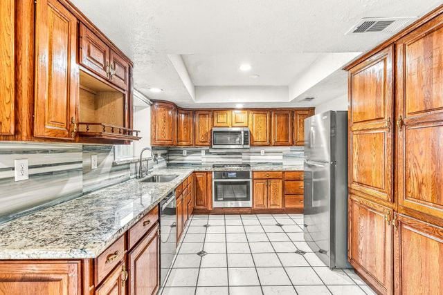 10027 Glenkirk Drive, Houston, TX 77089