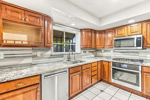 10027 Glenkirk Drive, Houston, TX 77089