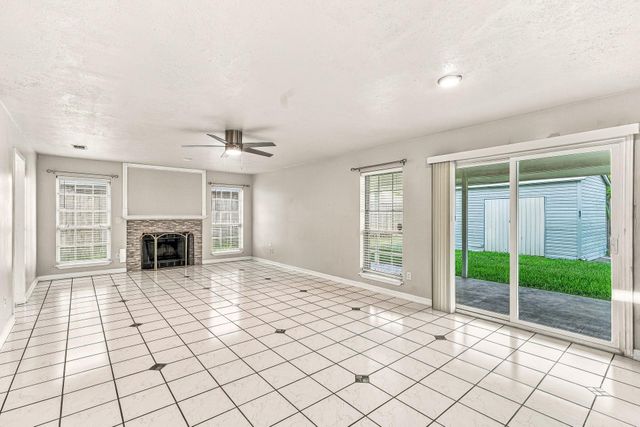 10027 Glenkirk Drive, Houston, TX 77089