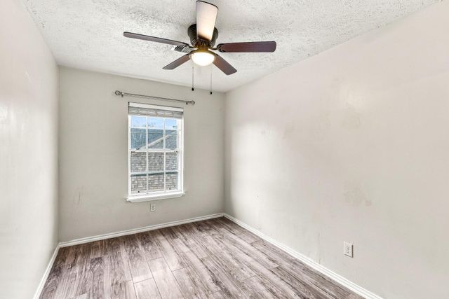 10027 Glenkirk Drive, Houston, TX 77089