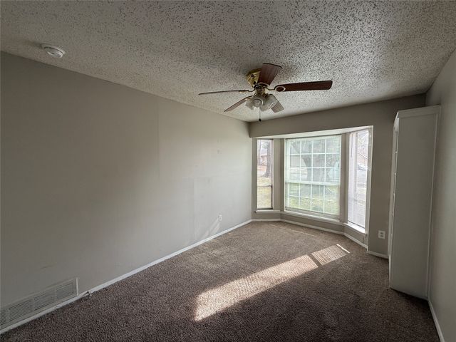 250 N Bryan Circle, Mesquite, TX 75149