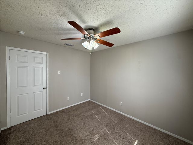 250 N Bryan Circle, Mesquite, TX 75149