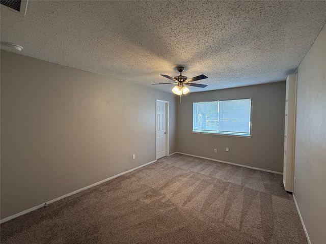 250 N Bryan Circle, Mesquite, TX 75149