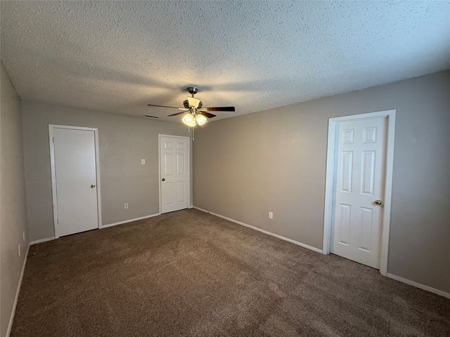 250 N Bryan Circle, Mesquite, TX 75149