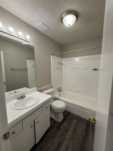 250 N Bryan Circle, Mesquite, TX 75149