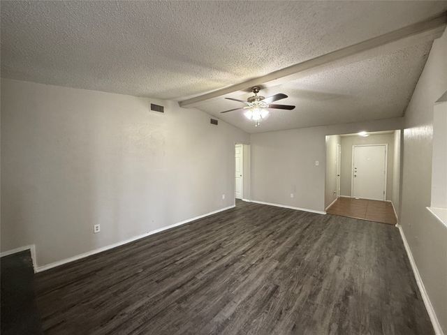 250 N Bryan Circle, Mesquite, TX 75149