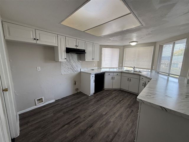 250 N Bryan Circle, Mesquite, TX 75149