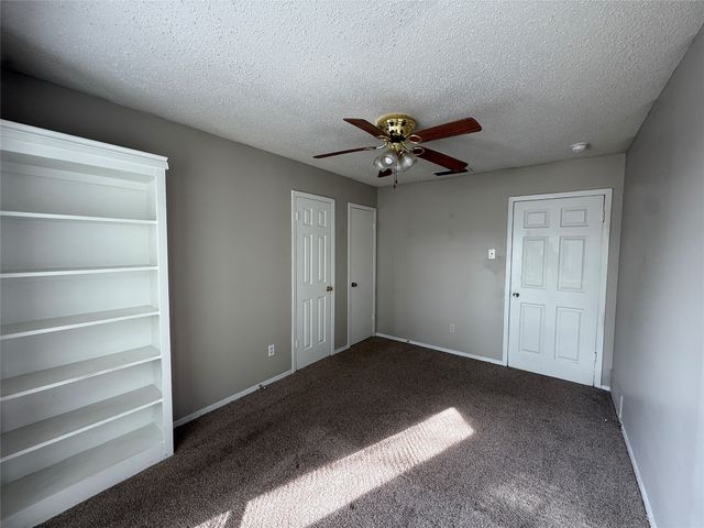 250 N Bryan Circle, Mesquite, TX 75149