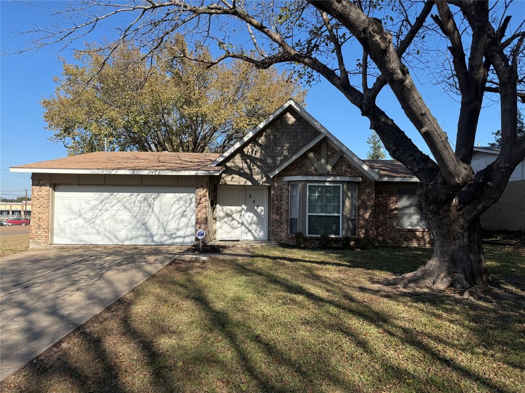 250 N Bryan Circle, Mesquite, TX 75149