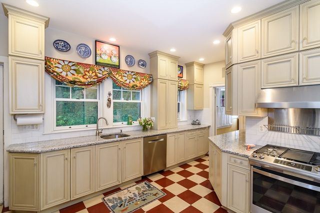 18 Eaton Court, Wellesley, MA 02481