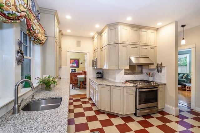 18 Eaton Court, Wellesley, MA 02481